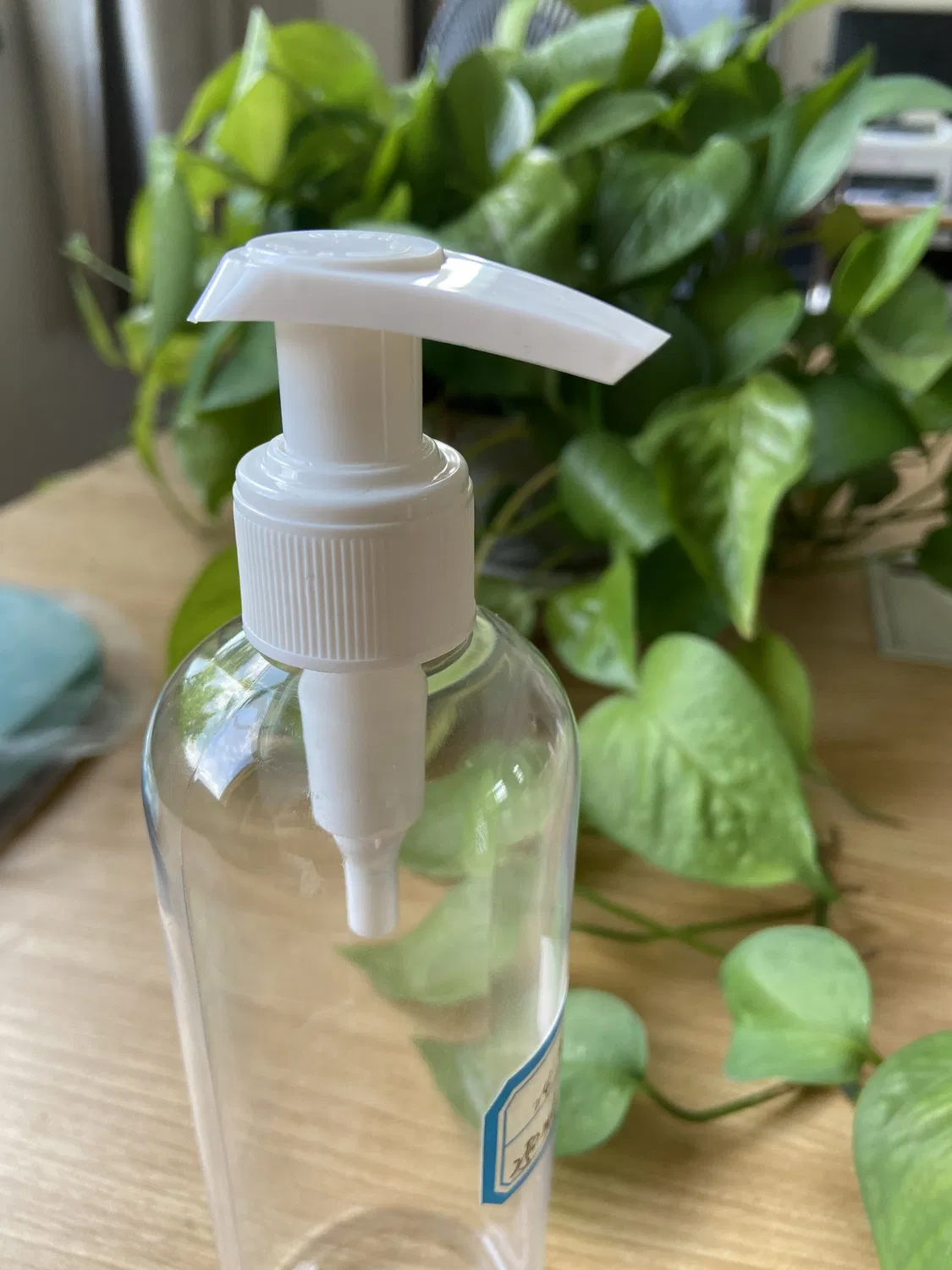 300ml 핫 세일 애완 동물 플랫 숄더 병(로션 펌프 포함)